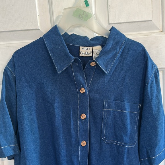 Koret City Blue Blue Buttondown top with details size medium - Picture 3 of 4